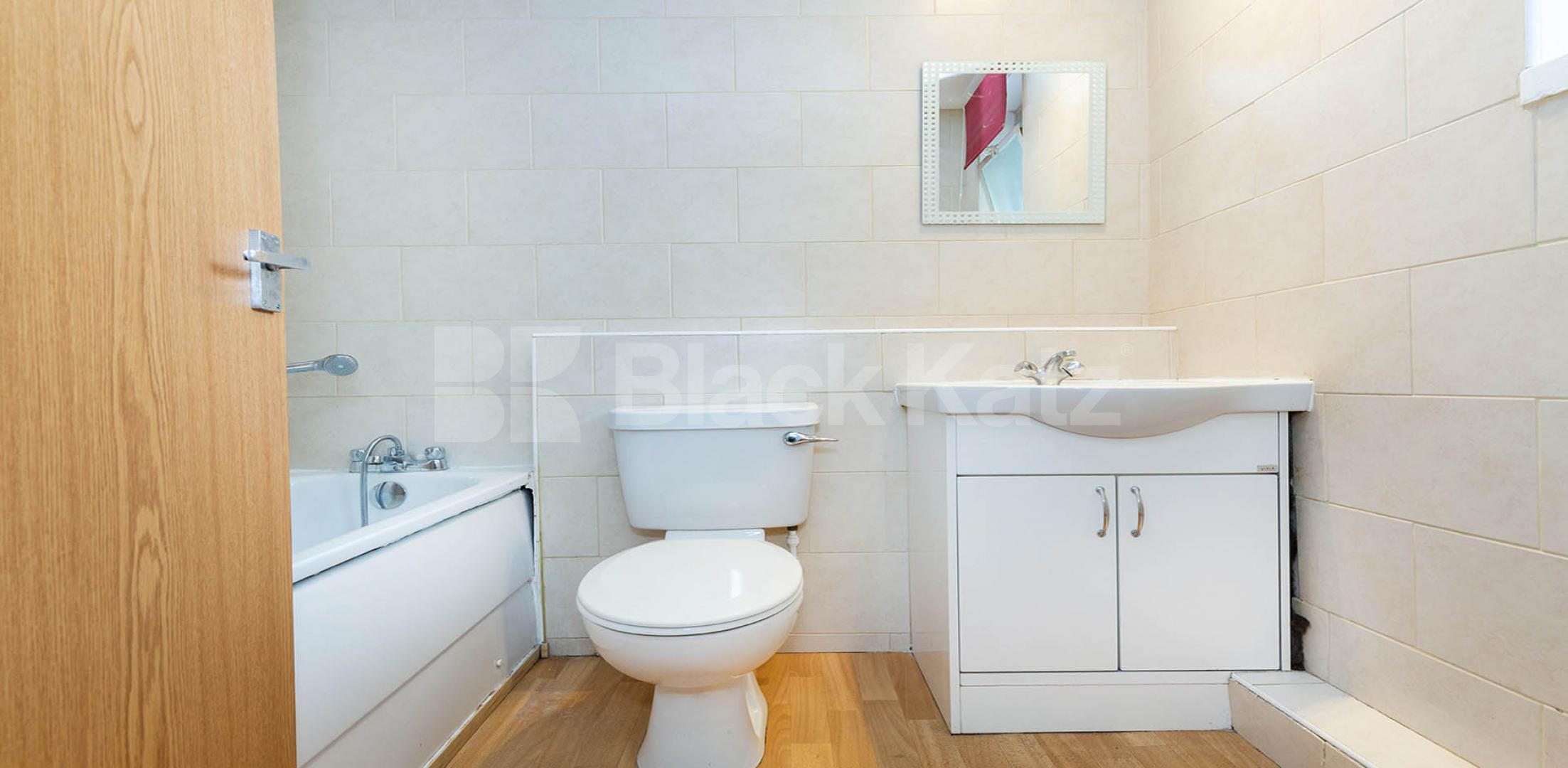 			NEW INSTRUCTION & GOOD FOR SHARERS!, 1 Bedroom, 1 bath, 1 reception Flat			 Cruikshank Street, KINGS CROSS